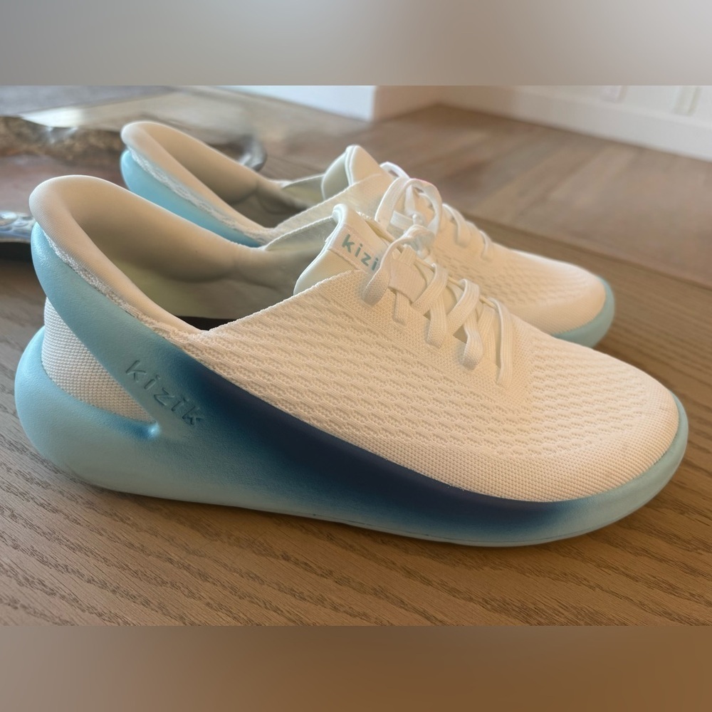 Kizik Men's White and Blue Sneakers